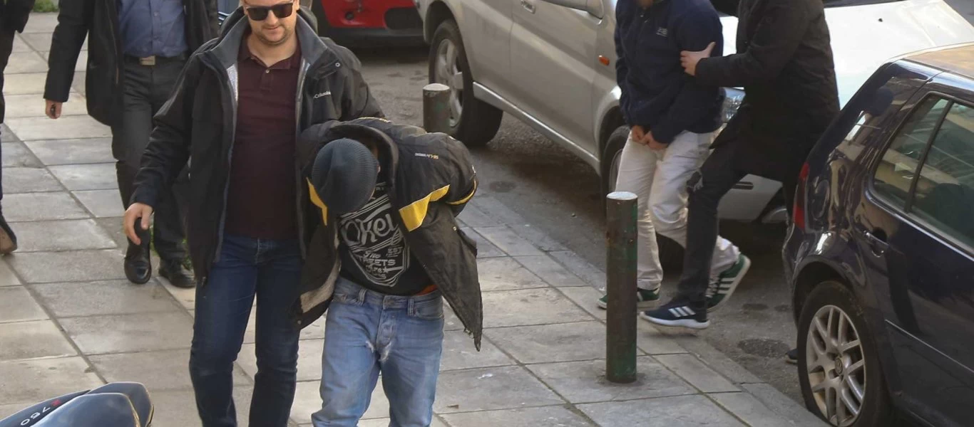 Θεσσαλονίκη: Προφυλακιστέα τα τρία αδέρφια για τη δολοφονία του ιδιοκτήτη ταχυφαγείου